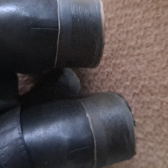 So boots - Picture 3 of 3